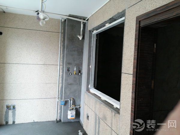 【户型】三房二厅二卫一厨三阳台 【面积】143平 【装修方式】半包 【装修造价】总预算30万(包括家电、家具等,可以领包入住) 【风格】现代简约 【设计】设计师 【施工 】装修队 【平面图】 【最大的装修心得】 能改善的一定要改善,当美观与实用发生冲突时,在无大害的前提下我一定选择实用,这是我装修中坚持的宗旨。