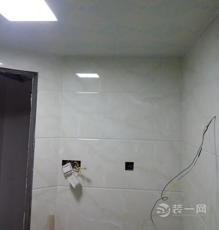 客卫吊顶热风机安装历险记